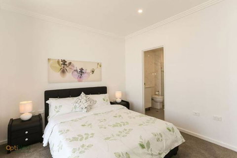 Modern, Spacious Apt@liverpool With Incredible Views - Lightning Ridge Tourism 6