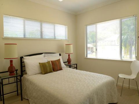 LANDSCAPE At PALM COVE - Lightning Ridge Tourism 6