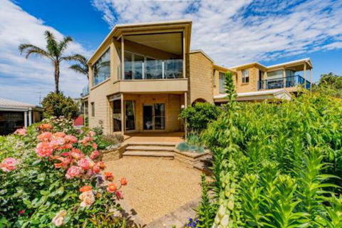 VIEWS FOREVER INVERLOCH - Lightning Ridge Tourism 5