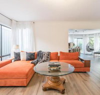 ULTRA SPACIOUS STYLISH HOME in PRESTONS SYDNEY - Lightning Ridge Tourism