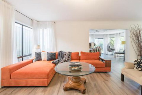 ULTRA SPACIOUS STYLISH HOME In PRESTONS SYDNEY - Lightning Ridge Tourism 0