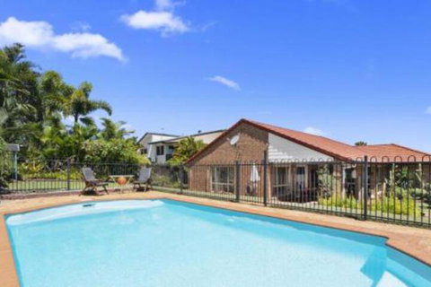 BB233 Banksia Beach Family Home 4 Bedrooms - Lightning Ridge Tourism 0