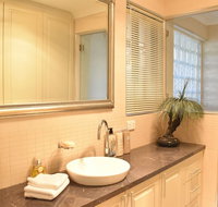Modern 2 Bedroom Unit Close to CBD - Lightning Ridge Tourism