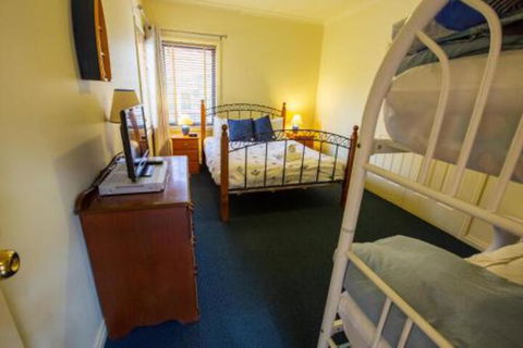 A Mariners Place BEST Location In Town! - Lightning Ridge Tourism 1