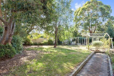 GUMS & ROSES Family Home In The Heart Of Town. - Lightning Ridge Tourism 0