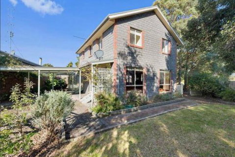 GUMS & ROSES Family Home In The Heart Of Town. - Lightning Ridge Tourism 6