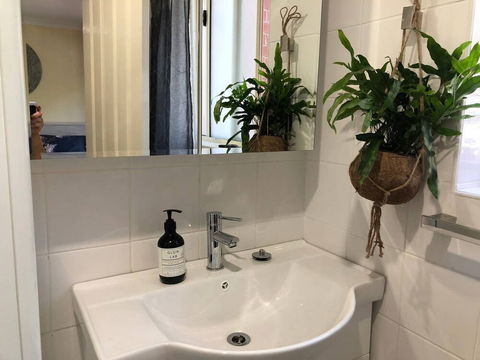 Escape To Strathfield For 8 Guests - Lightning Ridge Tourism 1