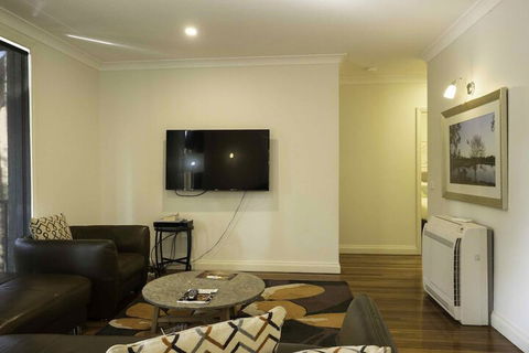 Villa Andante - Lightning Ridge Tourism 3