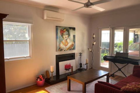 3 Bedroom Character Home Near CBD - Lightning Ridge Tourism 0
