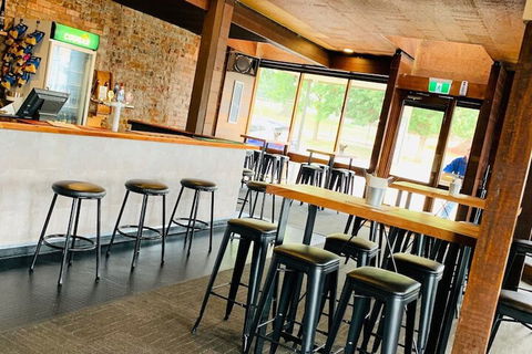 The Caledonian Hotel Motel - Lightning Ridge Tourism 7
