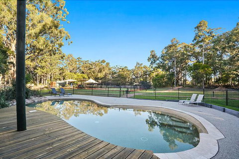The Retreat Lodge - Lightning Ridge Tourism 1