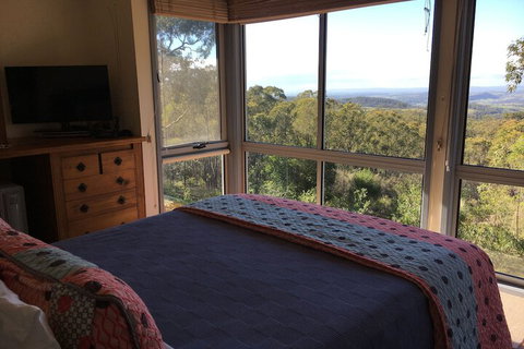 The Retreat Lodge - Lightning Ridge Tourism 5