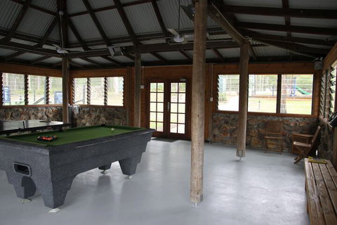 The Retreat Lodge - Lightning Ridge Tourism 6