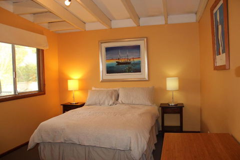 Gabbadah Beach House - Lightning Ridge Tourism 1