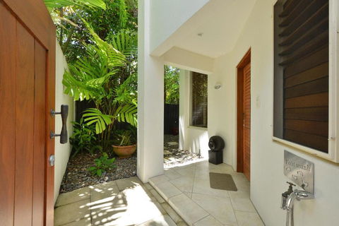 Villa Frangipani - Lightning Ridge Tourism 1