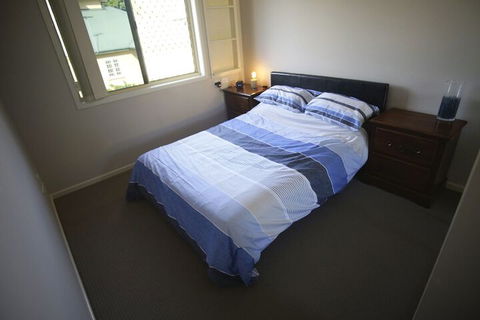 Mount Gravatt Guesthouse - Lightning Ridge Tourism 4