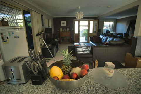 Mount Gravatt Guesthouse - Lightning Ridge Tourism 2