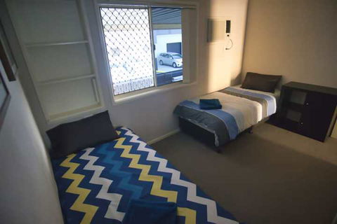 Mount Gravatt Guesthouse - Lightning Ridge Tourism 7