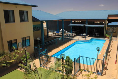 Ningaloo Coral Bay Backpackers - Lightning Ridge Tourism 1