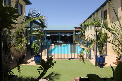 Ningaloo Coral Bay Backpackers - Lightning Ridge Tourism 5