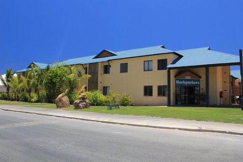 Ningaloo Coral Bay Backpackers - Lightning Ridge Tourism 2