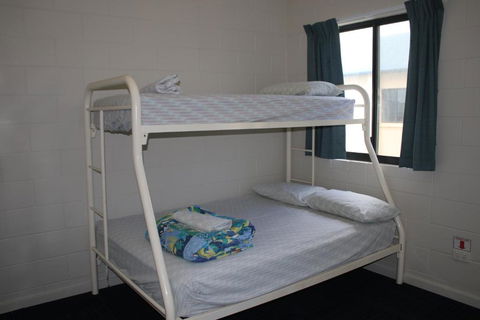 Ningaloo Coral Bay Backpackers - Lightning Ridge Tourism 4