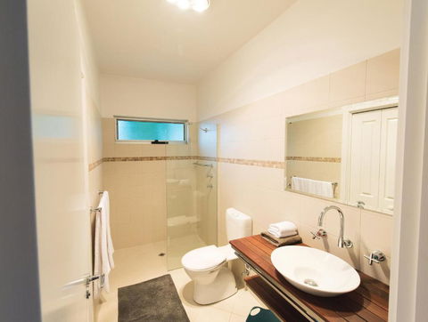 Studio 22 - Lightning Ridge Tourism 6