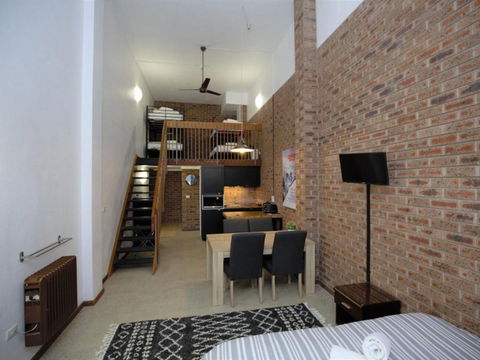 Gables 11 On Clyde Street - Lightning Ridge Tourism 3