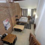 Gables 11 On Clyde Street - Lightning Ridge Tourism 0
