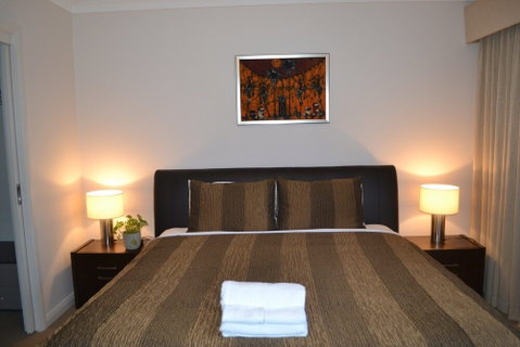 Cypress Drive Townhouse - Lightning Ridge Tourism 2
