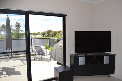 Cypress Drive Townhouse - Lightning Ridge Tourism 0