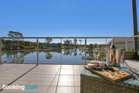 Cypress Townhouse 23 Suite - Lightning Ridge Tourism 0