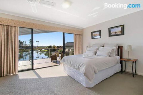 Cypress Townhouse 23 Suite - Lightning Ridge Tourism 6