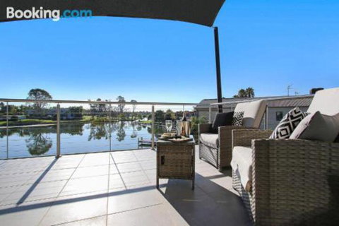 Cypress Townhouse 23 Suite - Lightning Ridge Tourism 5