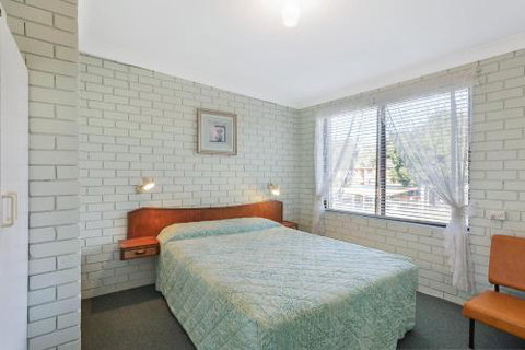 Apollo Unit 31 - Lightning Ridge Tourism 4