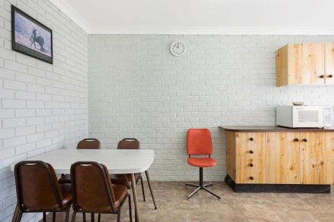 Apollo Unit 31 - Lightning Ridge Tourism 2