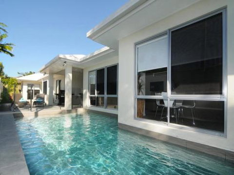 BEACH RETREAT At PALM COVE - Lightning Ridge Tourism 6