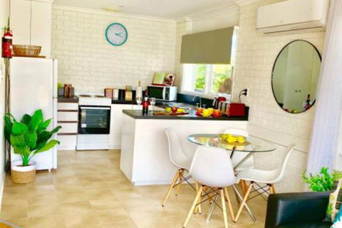 PARADISE COURT VILLA 1 Free Wifi - Lightning Ridge Tourism 0