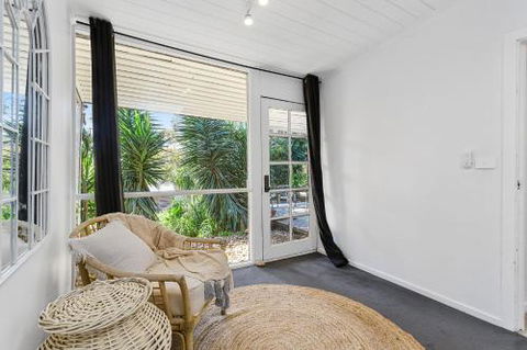 MARTHA COTTAGE Mt. MARTHA - Lightning Ridge Tourism 1