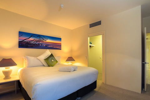 Daydream On The Greens - Lightning Ridge Tourism 7