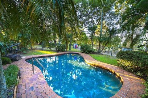 Daydream On The Greens - Lightning Ridge Tourism 1