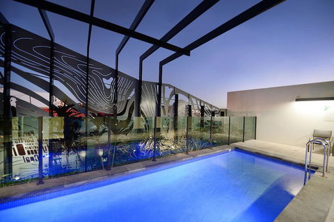 Oaks Gladstone Grand Hotel - Lightning Ridge Tourism 4