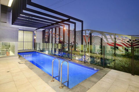Oaks Gladstone Grand Hotel - Lightning Ridge Tourism 3