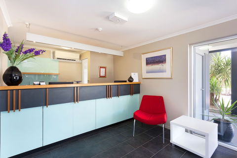 Rocklea International Motel - Lightning Ridge Tourism 1