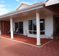 Close Encounters Bed  Breakfast - Lightning Ridge Tourism