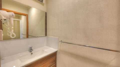 Sweetwater Villas - Lightning Ridge Tourism 5