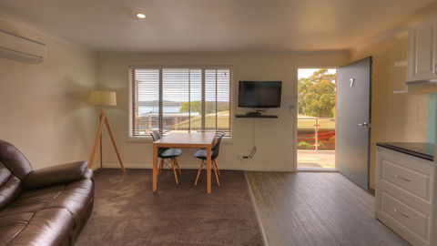 Sweetwater Villas - Lightning Ridge Tourism 3