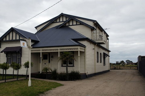 Pelican Sands Bed & Breakfast - Lightning Ridge Tourism 1