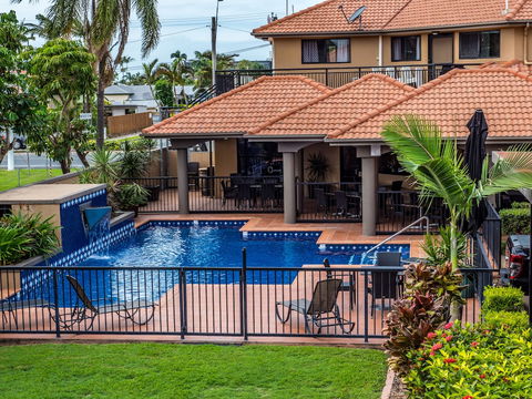 Mackay Resort Motel - Lightning Ridge Tourism 1