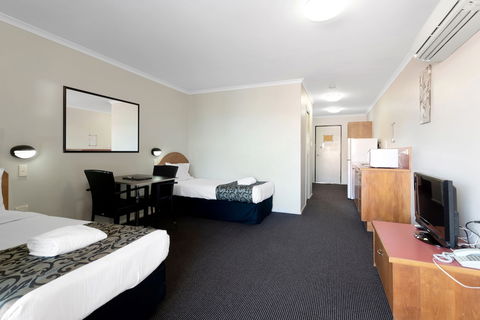 Mackay Resort Motel - Lightning Ridge Tourism 6
